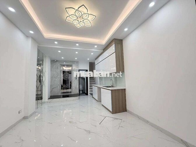 TT Cầu Giấy hơn 9 tỷ - 6 tầng thang máy xây mới - lô góc 3 thoáng, nét