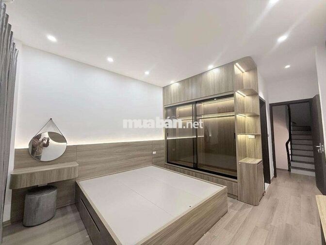 TT Cầu Giấy hơn 9 tỷ - 6 tầng thang máy xây mới - lô góc 3 thoáng, nét
