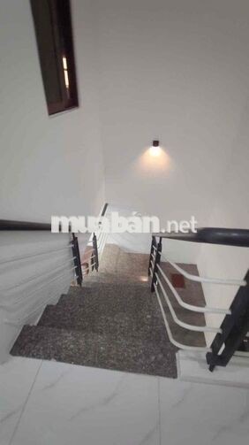 nhà đẹp 1 lầu 3pn2wc đ 38 HXHgần chợ hiệp bình