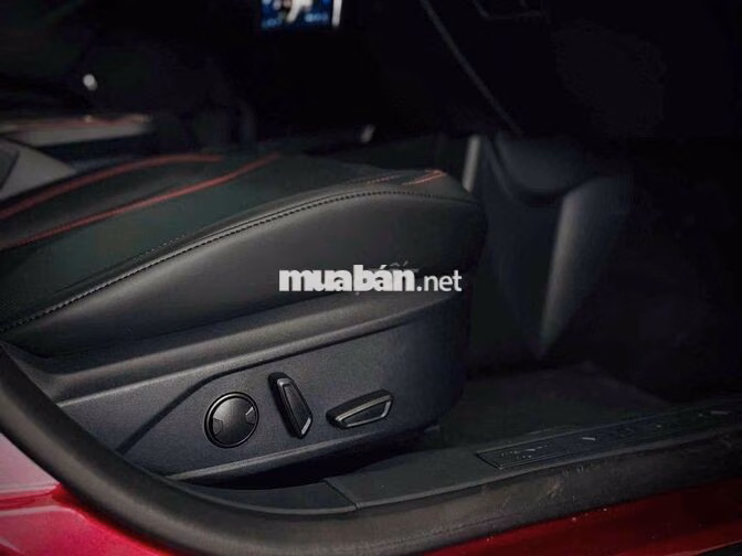 Ford Mustang Mach-E Điện Đen 5 chỗ 550km/lần sạc