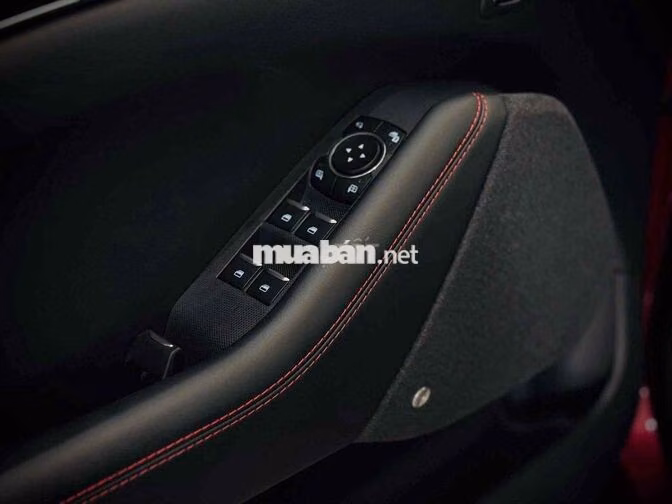 Ford Mustang Mach-E Điện Đen 5 chỗ 550km/lần sạc