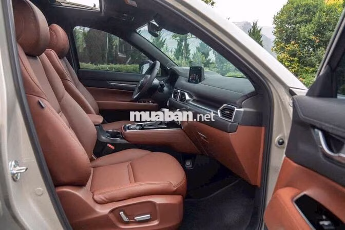 Mazda CX-8 Luxury Trắng 7 chỗ