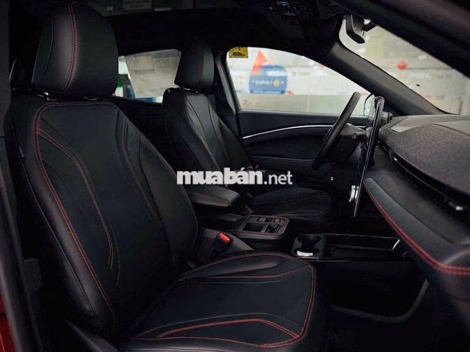 Ford Mustang Mach-E Điện Đen 5 chỗ 550km/lần sạc