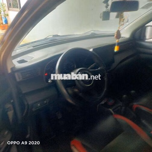 Suzuki Ertiga 7 chỗ Xăng Đen