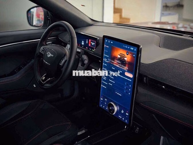 Ford Mustang Mach-E Điện Đen 5 chỗ 550km/lần sạc