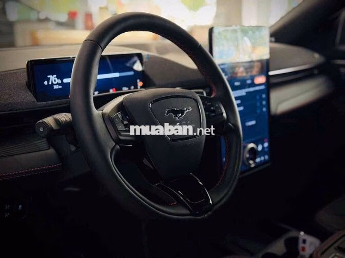 Ford Mustang Mach-E Điện Đen 5 chỗ 550km/lần sạc