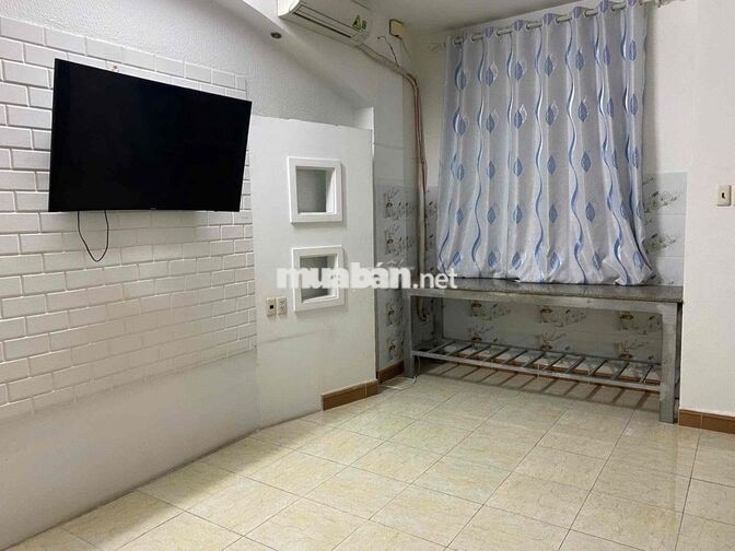 Phòng riêng q8 ban công lớn 50m2