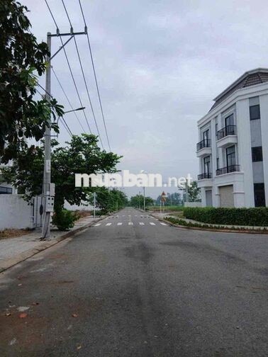 cần  bán gấp lô đất về  cali ở với con