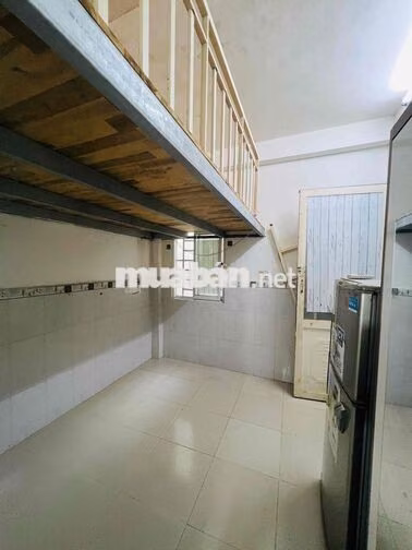 Cho Thuê phòng gác, máy lạnh, gần sân bay, cao đẳng y Phạm Ngọc Thạch
