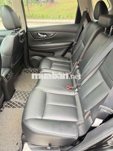 Nissan X-Trail 2020 2.5 hai cầu Đen