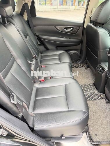 Nissan X-Trail 2020 2.5 hai cầu Đen