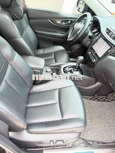Nissan X-Trail 2020 2.5 hai cầu Đen