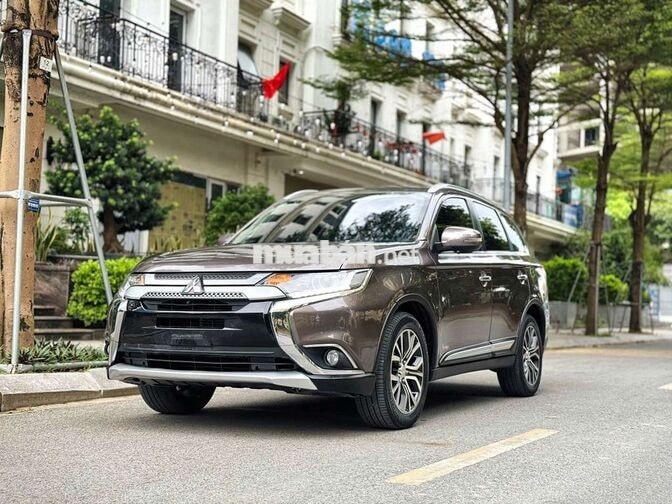 Mitsubishi Outlander CVT 2018 Nâu 7 chỗ 9 vạn