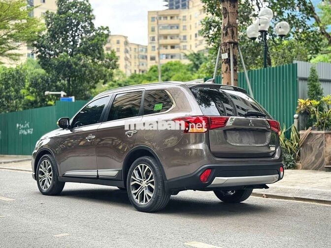 Mitsubishi Outlander CVT 2018 Nâu 7 chỗ 9 vạn
