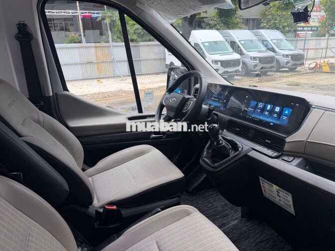 Ford Transit Premium 2025 Bạc 39.000km