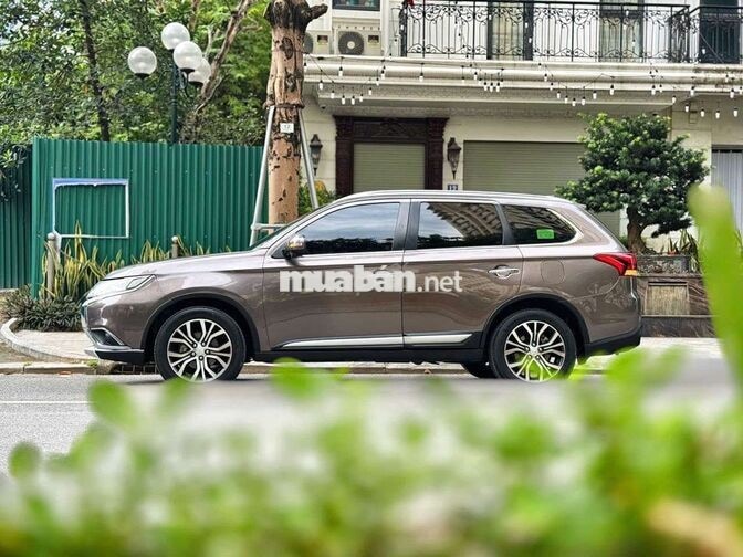 Mitsubishi Outlander CVT 2018 Nâu 7 chỗ 9 vạn
