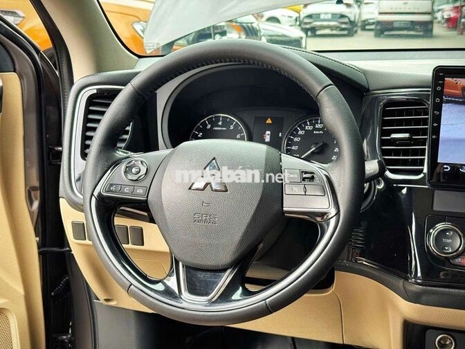 Mitsubishi Outlander CVT 2018 Nâu 7 chỗ 9 vạn