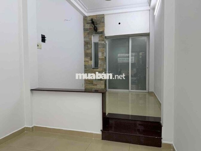 Cho thuê tầng trệt mặt tiền Trần Huy Liệu đường 2 chiều sầm uất