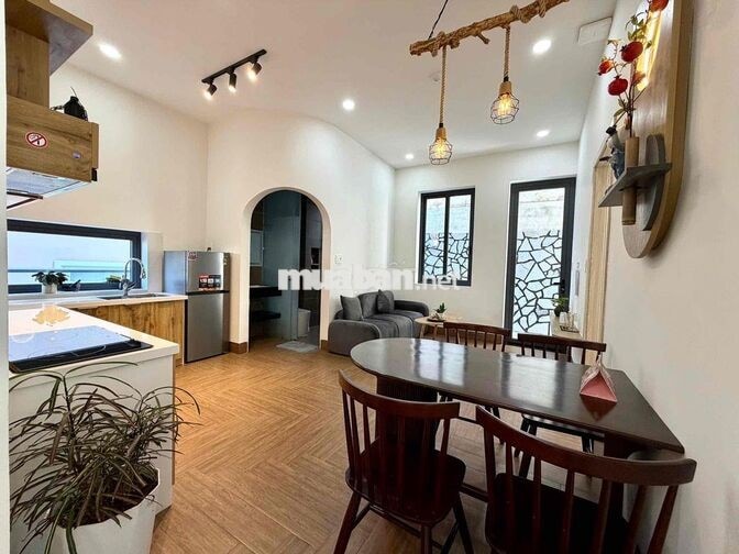 CHO THUÊ CĂN HỘ 2 PHÒNG NGỦ CÓ BAN CÔNG VIEW ĐẸP FULL NỘI THẤT PHƯỜNG