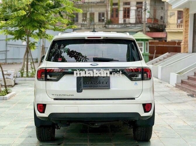 Ford Everest Titanium 2.0L 4x2 AT 2025 - 1 Tỷ 200