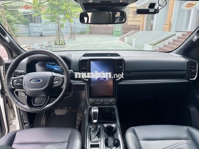 Ford Everest Titanium 2.0L 4x2 AT 2025 - 1 Tỷ 200