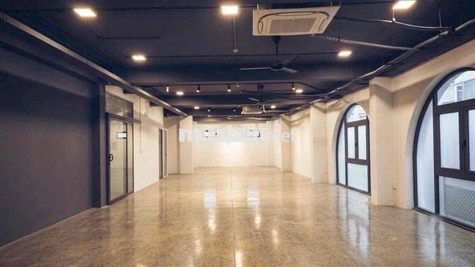 TOÀ NHÀ VĂN PHÒNG MỚI XÂY TRỐNG SẴN VÀO HOẠT ĐỘNG NGAY