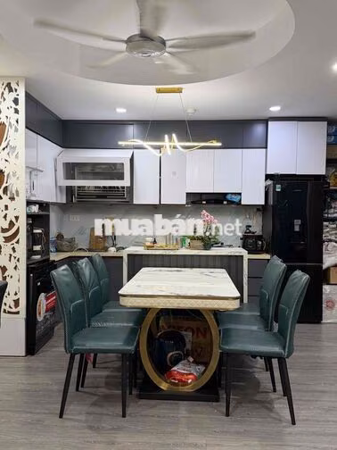 Chính chủ bán chung cư 4 ngủ 110 m tiện ích