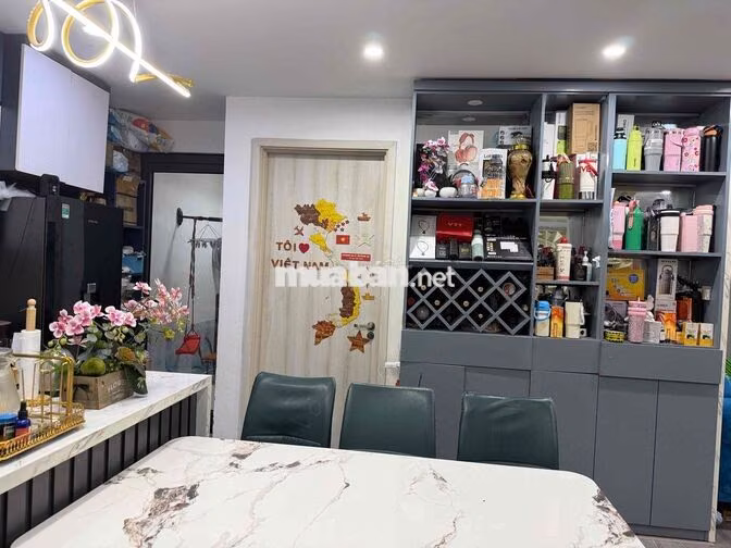Chính chủ bán chung cư 4 ngủ 110 m tiện ích