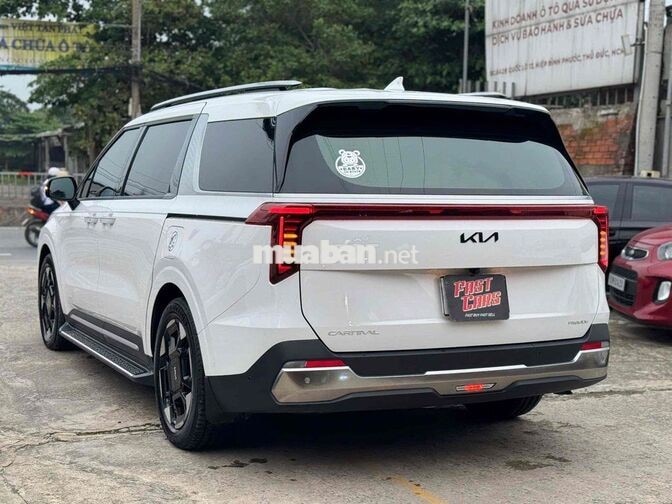 Kia Carnival Premium 2025 odo 26.000 km một chủ