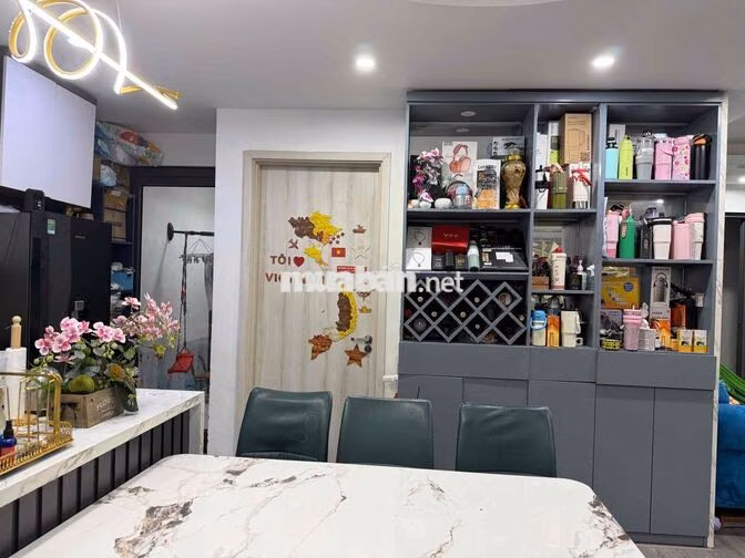 Chính chủ bán chung cư 4 ngủ 110 m tiện ích