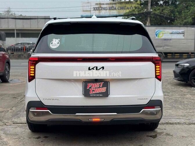 Kia Carnival Premium 2025 odo 26.000 km một chủ