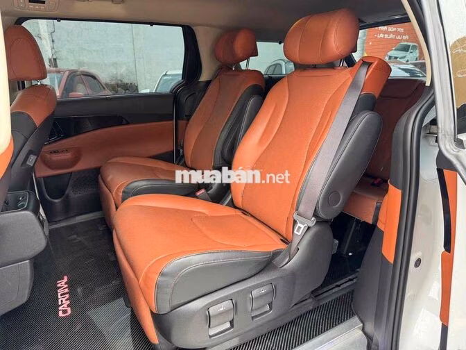 Kia Carnival Premium 2025 odo 26.000 km một chủ
