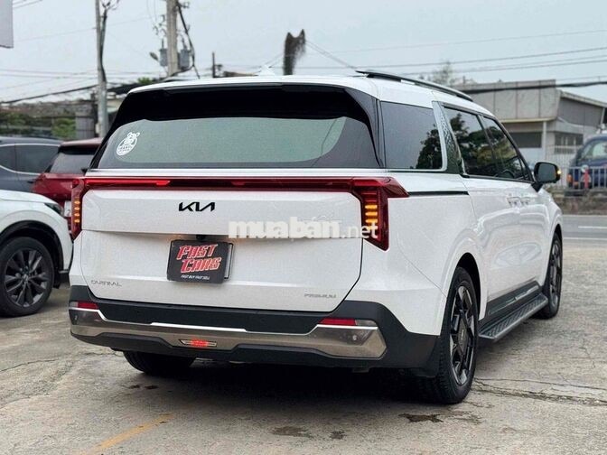 Kia Carnival Premium 2025 odo 26.000 km một chủ
