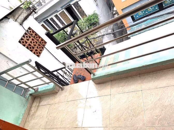 CHO THUÊ TẦNG 2, LỐI ĐI RIÊNG, QUẬN 10