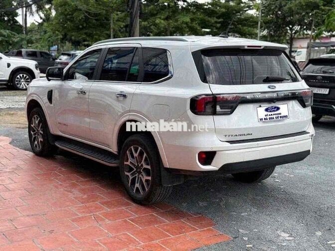 Ford Everest Titanium 4x4 2025 Tự động Trắng