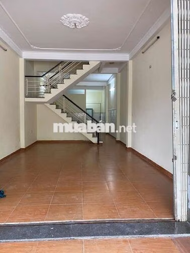 Cho thuê nhà 2 tầng đường Lê Văn Hiến đối diện BV 600 Giường. 20tr/th