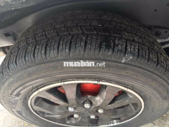 Toyota Innova Xe gia đình màu Nâu, Kem