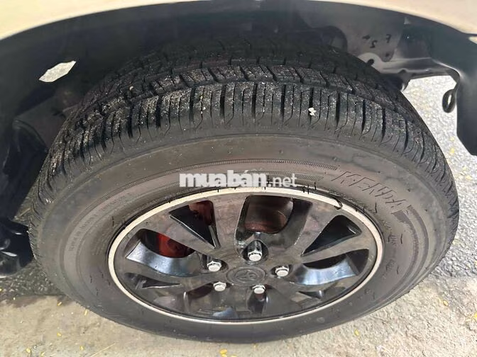 Toyota Innova Xe gia đình màu Nâu, Kem