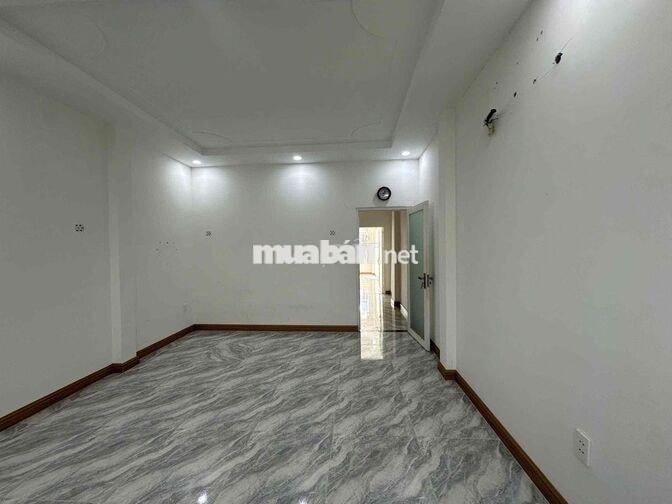 NHÀ NGAY CHÂN CẦU VƯỢT NGÃ 4 GA 2PN GIÁ 8 TRIỆU