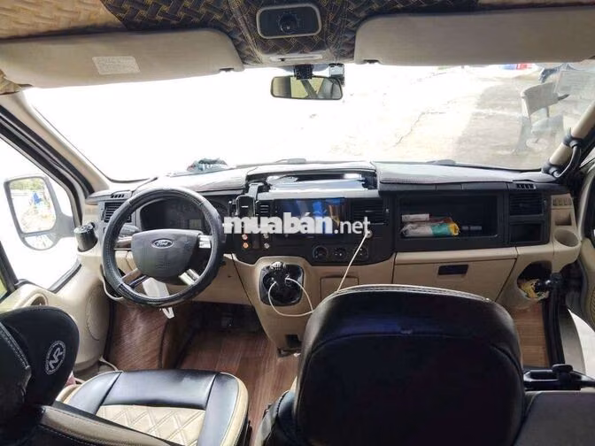 Ford Transit Luxury 16 chỗ Bạc