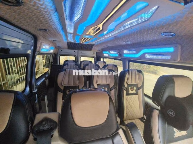 Ford Transit Luxury 16 chỗ Bạc