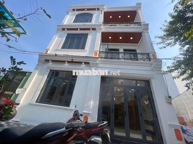 nhà mứi có sân ôtô ,gần gò vấp ,có 4pn 4wc ,có nội thất như hình