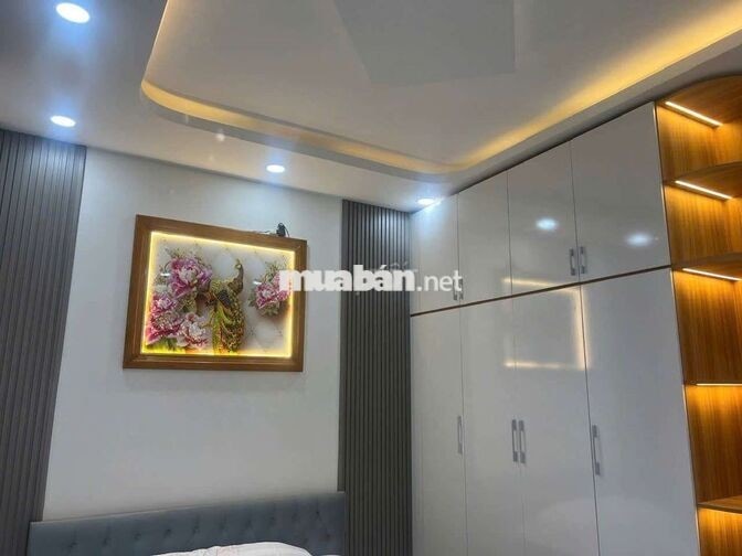 nhà mứi có sân ôtô ,gần gò vấp ,có 4pn 4wc ,có nội thất như hình