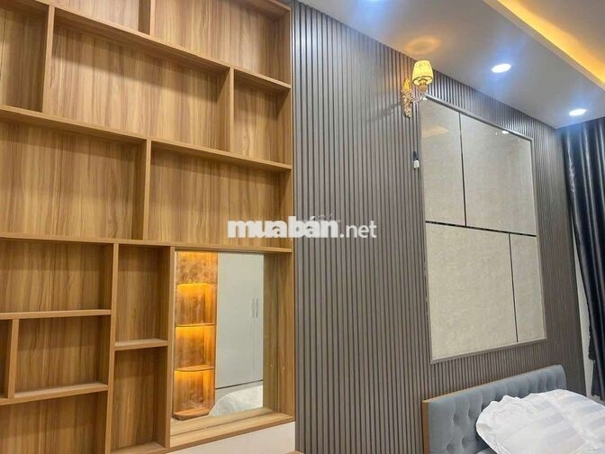 nhà mứi có sân ôtô ,gần gò vấp ,có 4pn 4wc ,có nội thất như hình