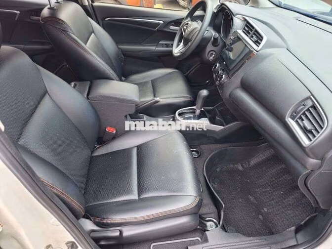 Honda Jazz 2018 V 1.5L, hatchback 5 chỗ,màu trắng