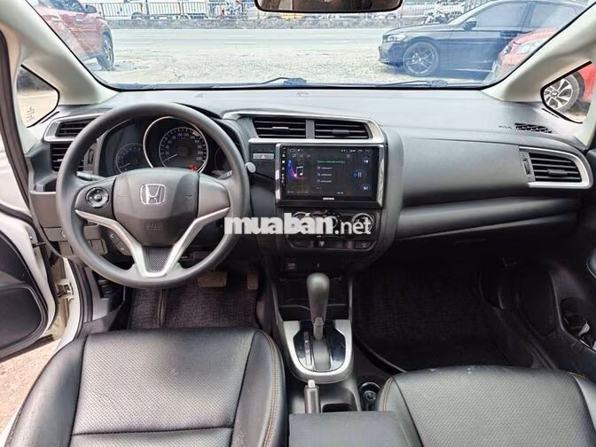 Honda Jazz 2018 V 1.5L, hatchback 5 chỗ,màu trắng