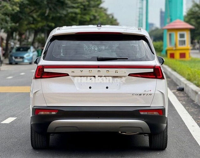Hyundai Custin 2.0T 7 chỗ rộng rãi model 2024