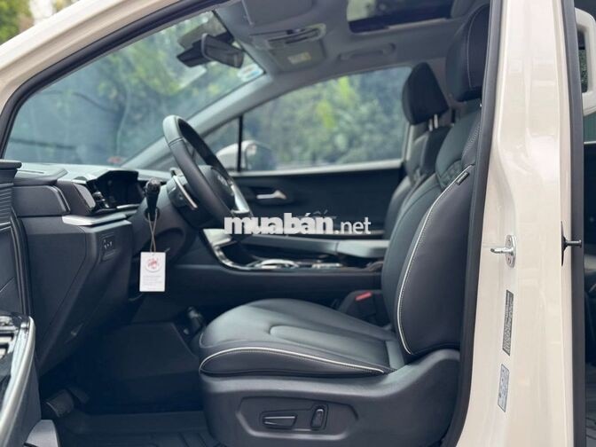 Hyundai Custin 2.0T 7 chỗ rộng rãi model 2024