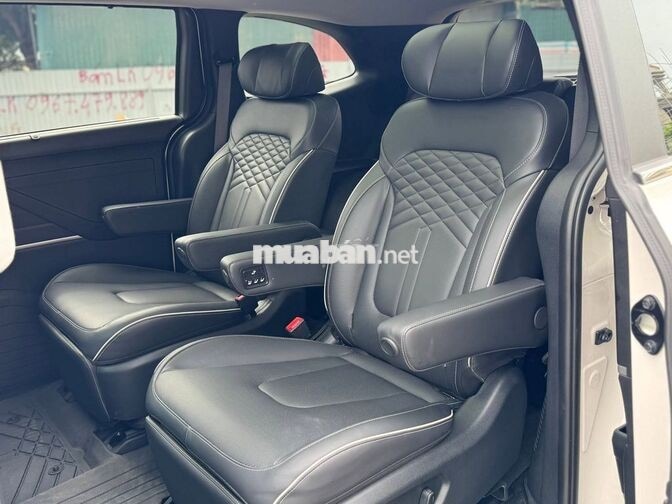 Hyundai Custin 2.0T 7 chỗ rộng rãi model 2024