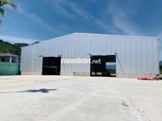 NHÀ XƯỞNG HOÀ VANG CUỐI ĐƯỜNG ÂU CƠ